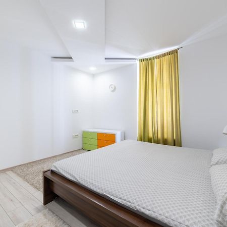 Old Town Colorful Two-Bedroom Apartment سراييفو المظهر الخارجي الصورة